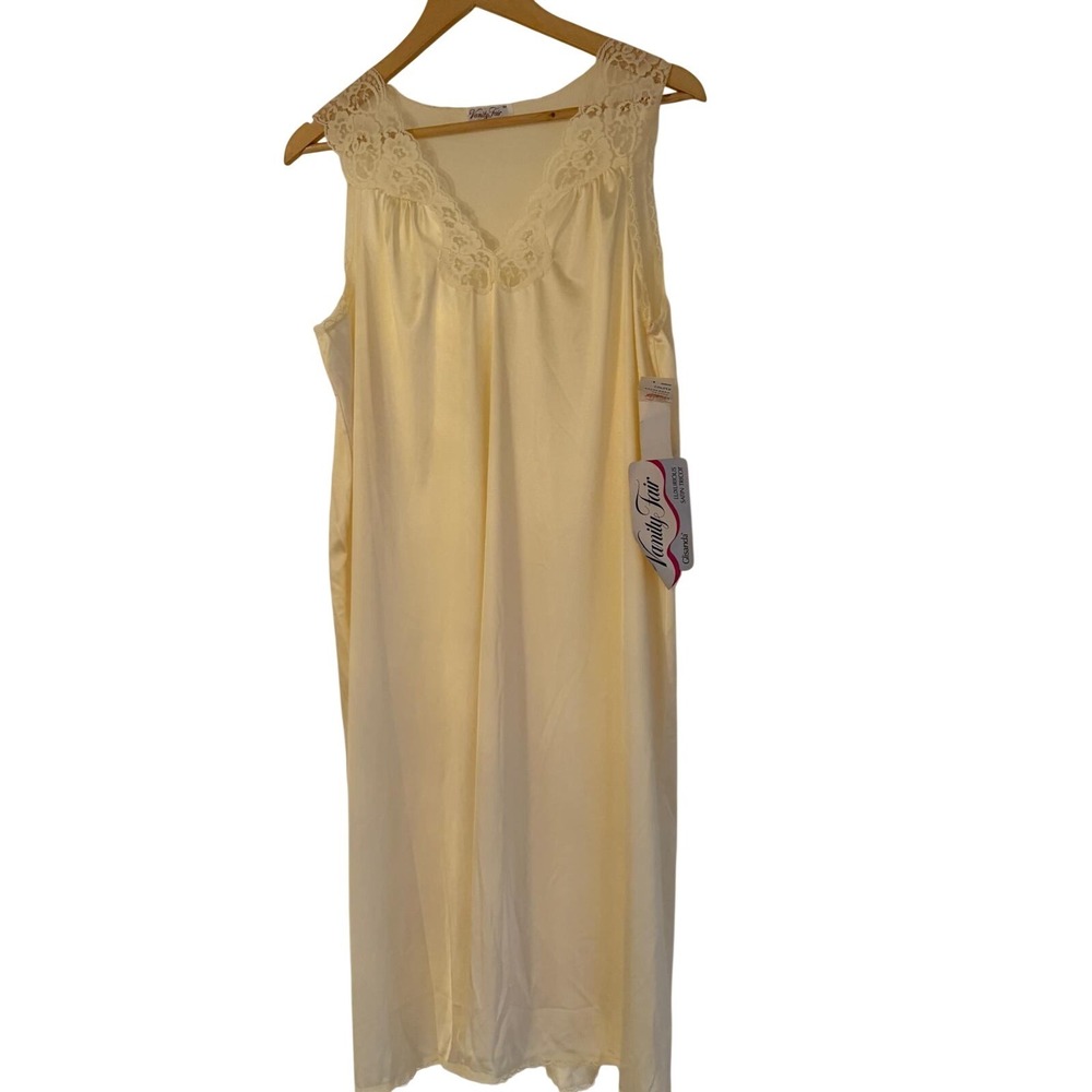 Vintage Vanity Fair NWT Medium Nightgown Chamois Yellow Lace Satin Tricot Slip